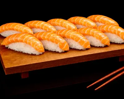 PLATEAUX SUSHI SAUMON 10pcs
