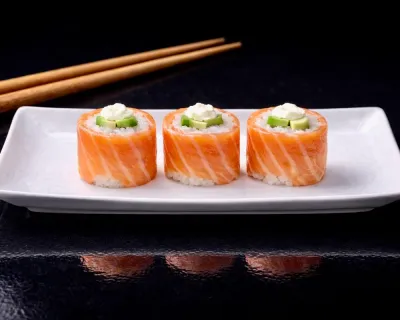 SAUMON ROLL AVOCAT CHEESE 6pcs